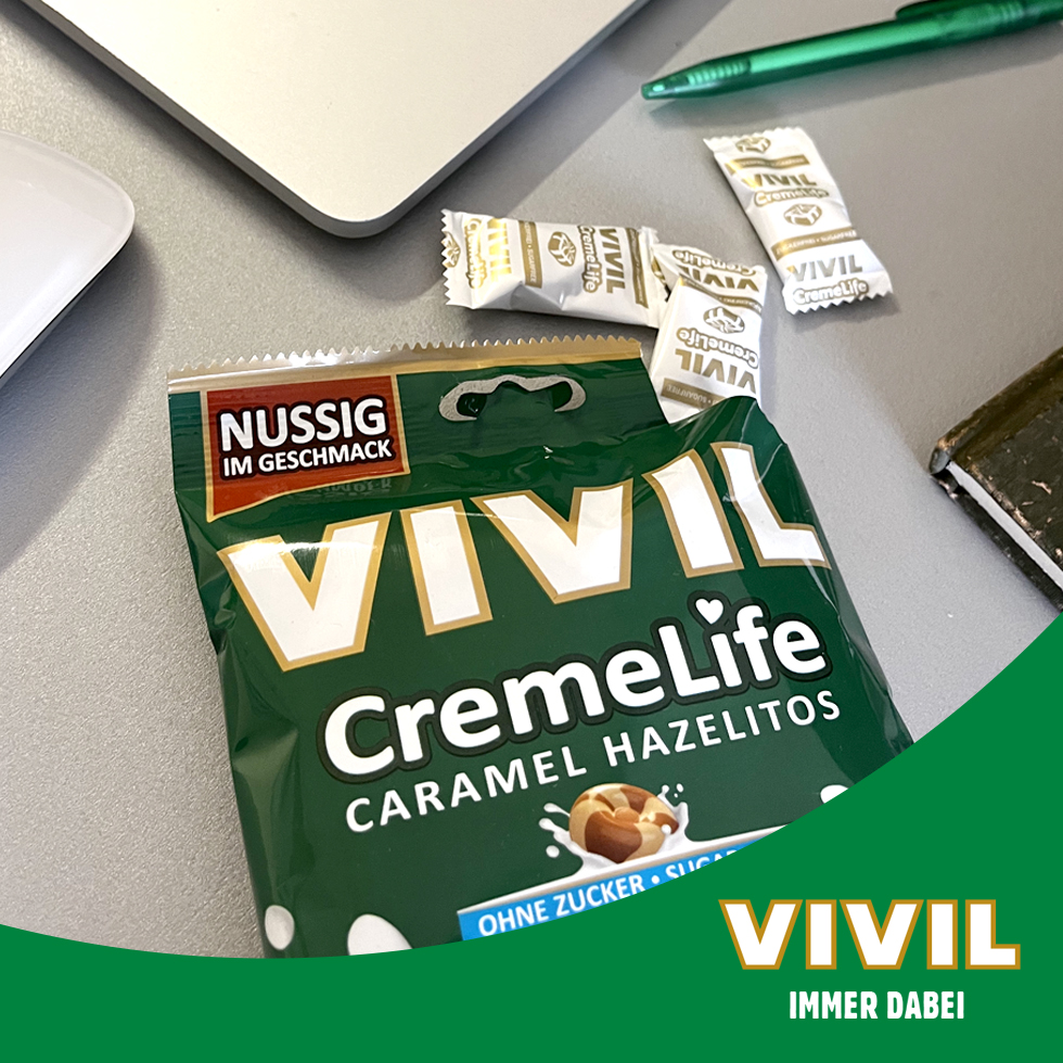 VIVIL Creme Life Hazelitos Bonbonverpackung auf Schreibtisch