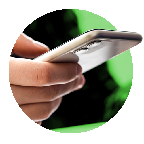 Hand mit Handy